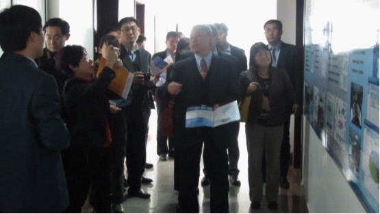 台湾电子工业同会和北邮考察团来访公司