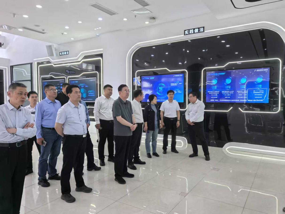 公司领导随团赴海南考察 助力潍坊打造智慧农业新高地
