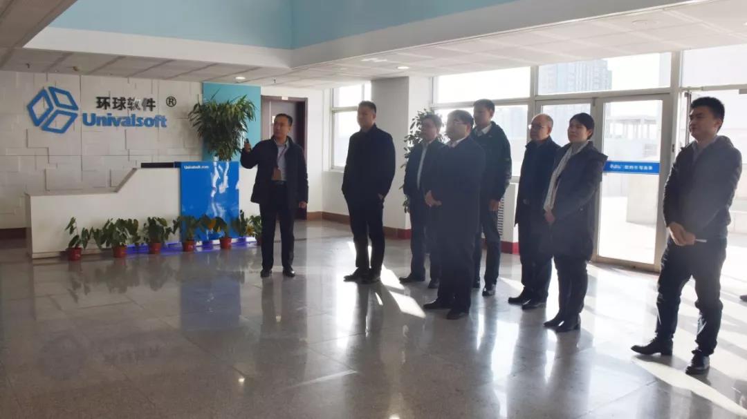 寿光副市长刘莹有带领华戎集团客户实地参观寿光大数据项目建设