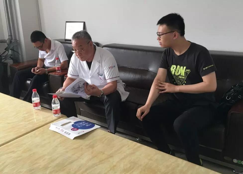 环球软件邀请专家坐诊为员工提供健康咨询